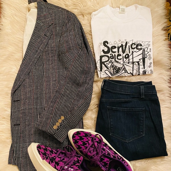 A Mystery Box Steal! - Picture 3 of 4